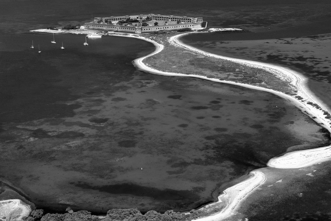 Float Plane View of Dry Tortugas National Park, Florida 2000pc PuzzleBlack and White