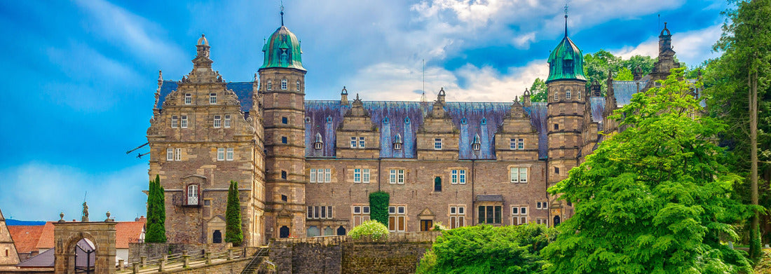 Hämelschenburg moated castle in Emmerthal, Lower Saxony 1000pc Panoramic Puzzle
