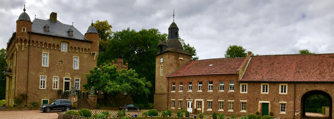 Loersfeld Castle in Kerpen 1000pc Panoramic Puzzle