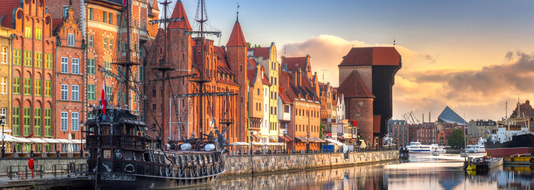 Noah Jigsaw PuzzleGdansk with beautiful old town above the Motlawa river at sunrise, Poland, Panorama 1000 Pieces