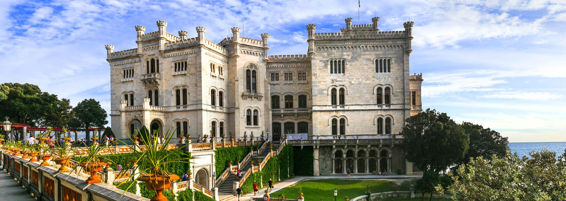 Noah Jigsaw PuzzleBeautiful white castle above the sea - Miramare. Trieste, Northern Italy, Panorama 1000 Pieces