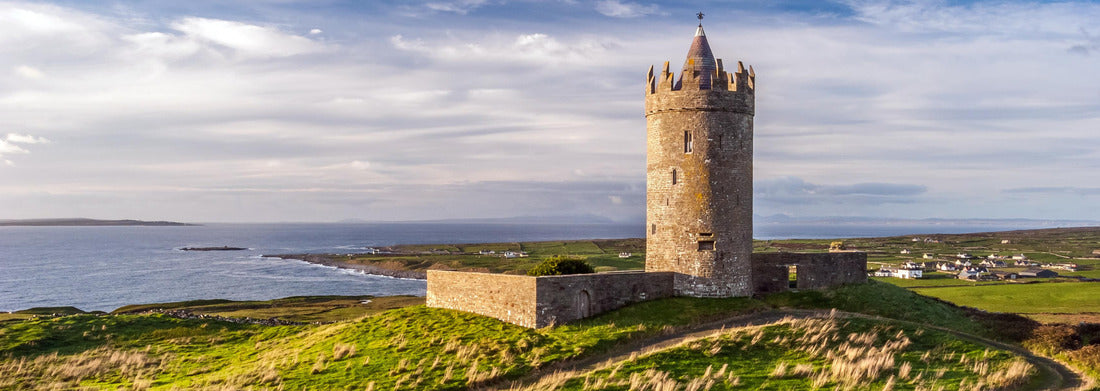 Noah Jigsaw Puzzle Round tower of Doonagore Castle in County Clare, Ireland, Panorama 1000 Pieces