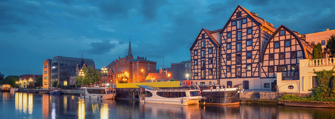 Noah Jigsaw Puzzle Bydgoszcz, Poland. View of old half-timbered houses on the banks of the river Brda at dusk, Panorama 1000 Pieces