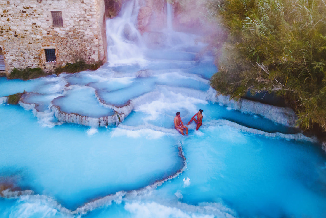 Tuscany Italy, natural pool with waterfalls and hot springs Saturnia thermal baths, Grosseto, Tuscany, Italy. Men and women in the natural thermal waterfalls, couple on vacation in Tuscany, Saturnia 2000pc Puzzle