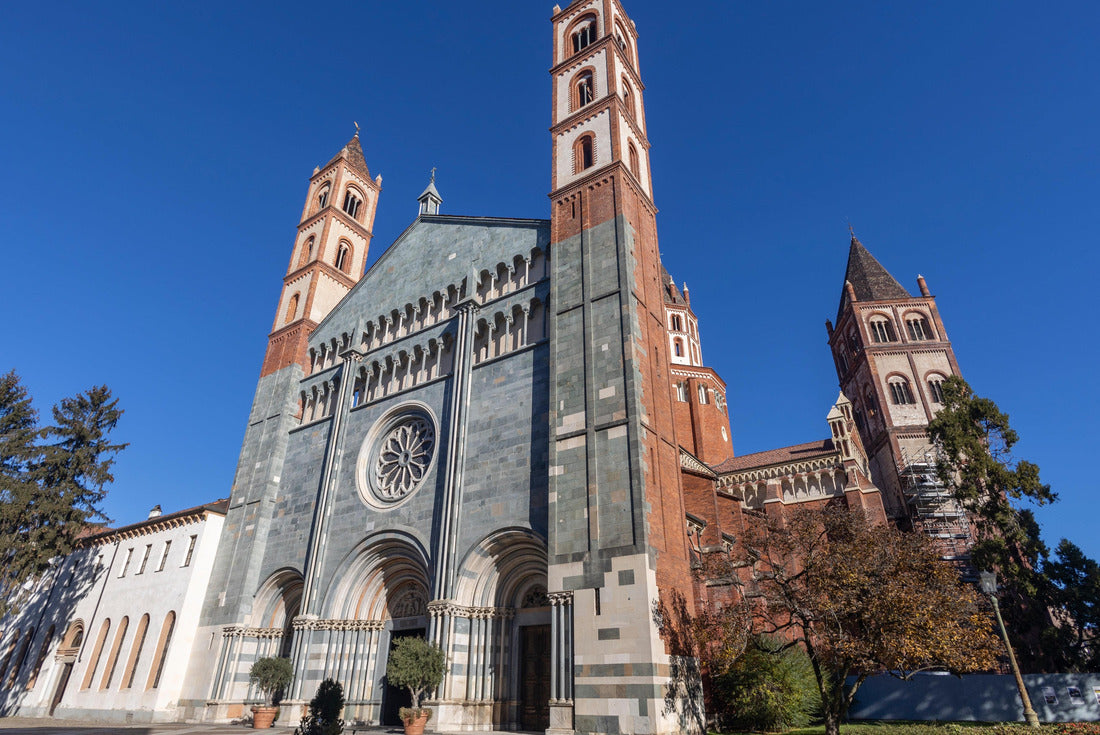 the Basilica of Sant'Andrew (Sant'Andrea) in Vercelli, Piedmont, Italy 2000pc Puzzle