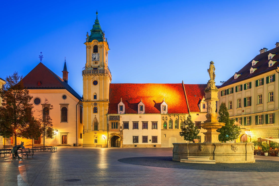 Noah Jigsaw Puzzle Bratislava, Slovakia. Old Town Hall of Bratislava (Pressburg) in Hlavne Namestie, Main Square 2000 pieces
