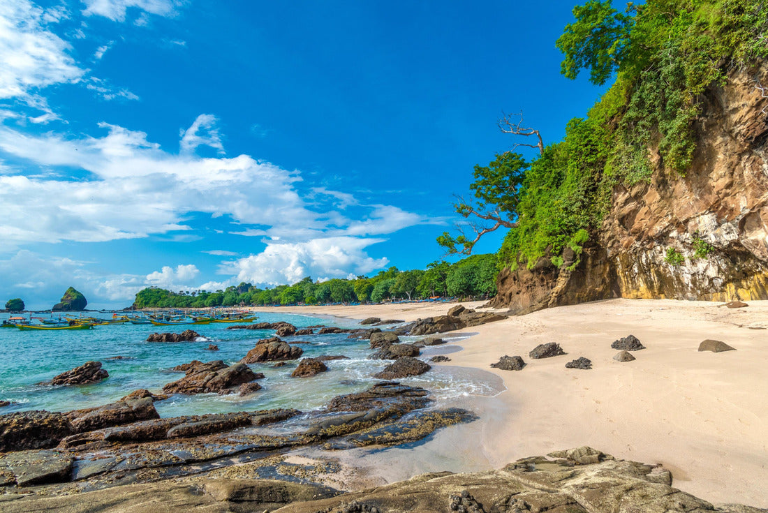 Landscape of Tanjung Papuma beach in Jember, the most beautiful beaches of East Java 2000pc Puzzle