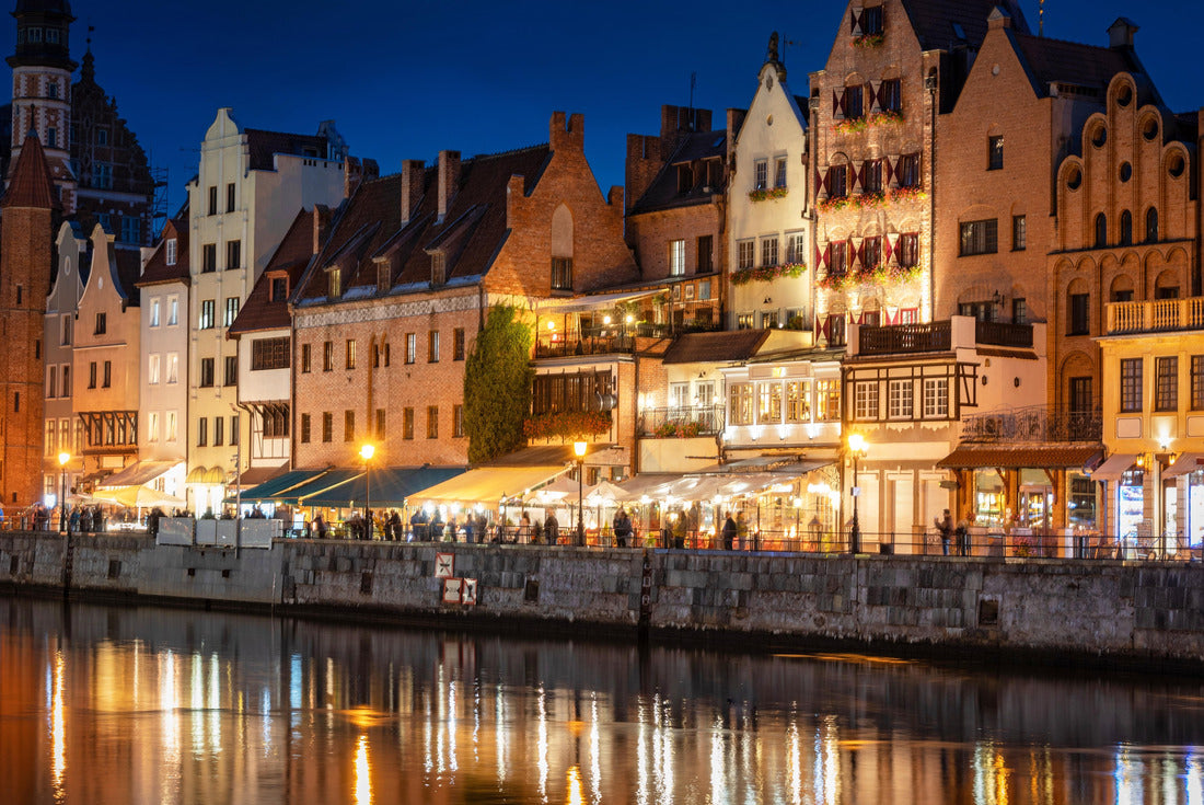 Noah Jigsaw Puzzle Old town in Gdansk with historic architecture on the Motlawa river at night, Poland 2000 pieces