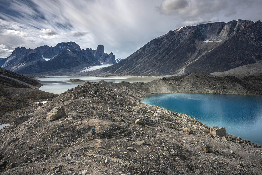 Summit Lake, Akshayuk Pass, Baffin Island with mountains on background, Nunavut 2000pc Puzzle