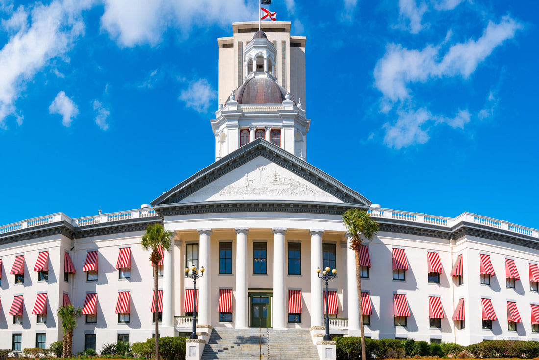 Historic building of the state of Florida with colorful awnings, a classical style dome and American and Florida state flags in Tallahassee 2000pc Puzzle