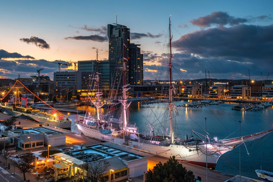 Noah Jigsaw Puzzle Amazing aerial landscape of Gdynia on the Baltic Sea at sunset. Poland 2000 pieces
