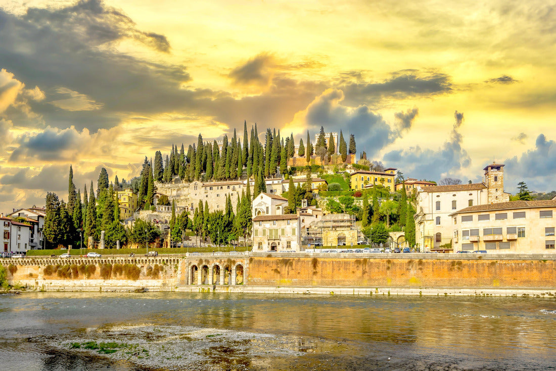 Old city of Verona Italy 2000pc Puzzle