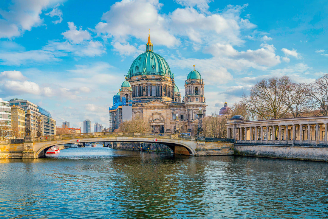 Berlin city skyline, buildings and Berlin Cathedral dome over the Spree river in the capital of Germany 2000pc Puzzle