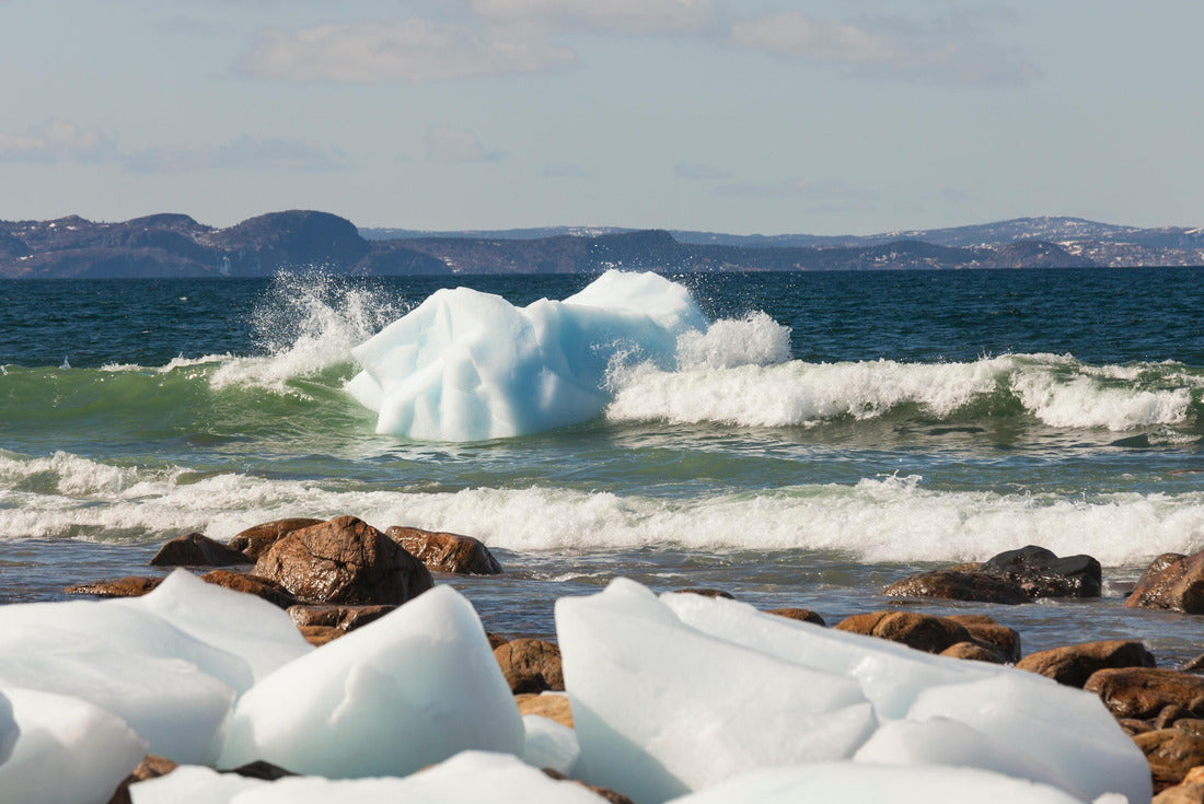 Waves crashing onto an iceberg, near the coast of Newfoundland and Labrador, Canada 2000pc Puzzle