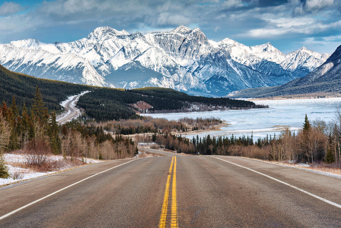 Beautiful landscape on the highway with rocky mountains and frozen lake on Icefields Parkway, Alberta, Canada 2000pc Puzzle