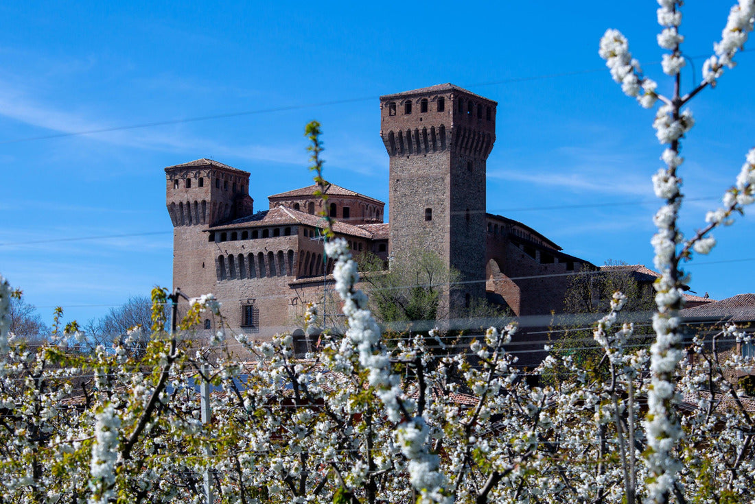 Vignola Castle medieval fortress Kirschstadt with its blossoms Modena 2000pc Puzzle