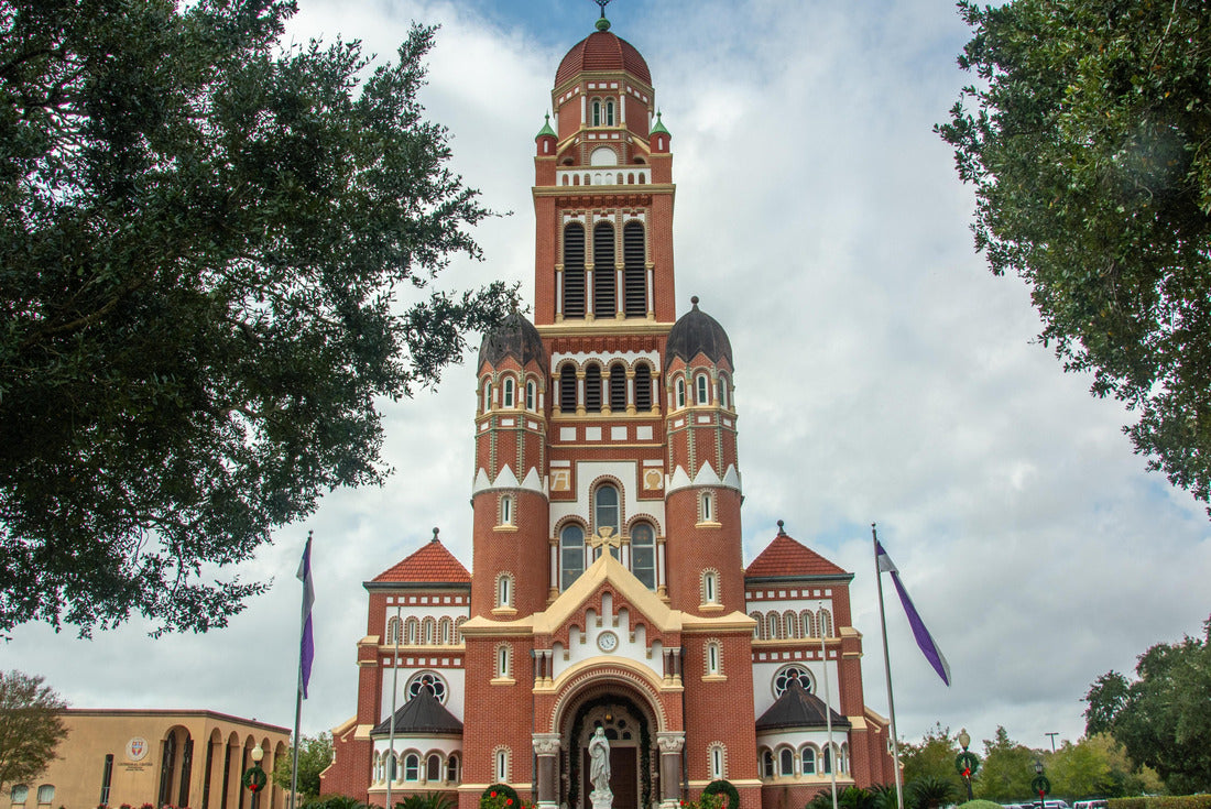 The historic Dutch Roman Revival Cathedral of Saint John the Evangelist or La Cathedrale St-Jean was built in 1916 on Cathedral Street in downtown Lafayette, Louisiana, USA 2000pc Puzzle