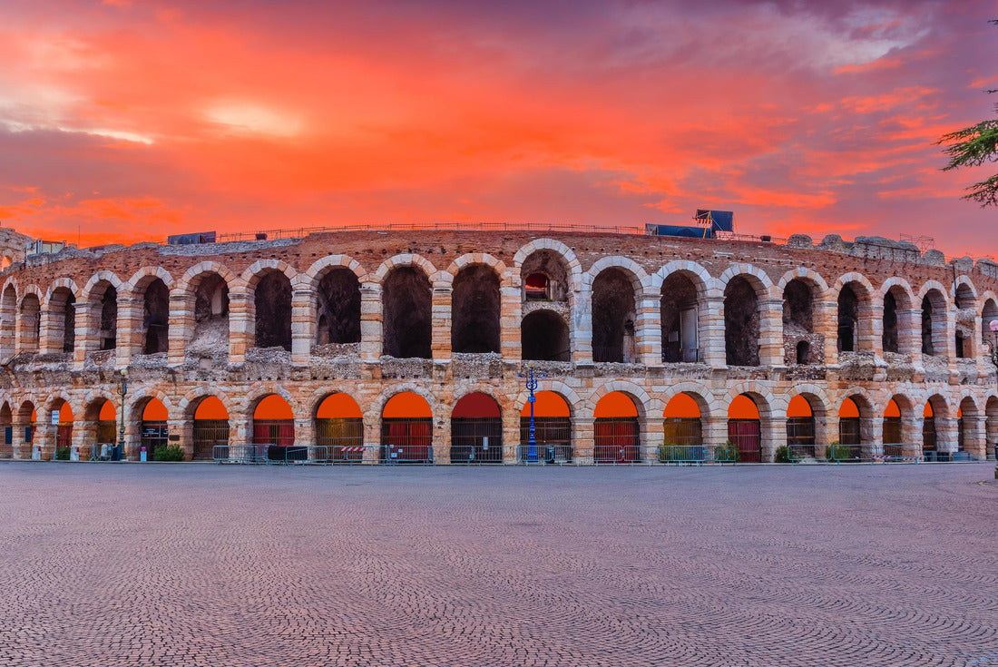 Verona, Italy. The Arena of Verona, Roman amphitheater on the Piazza Bra at sunrise 2000pc Puzzle
