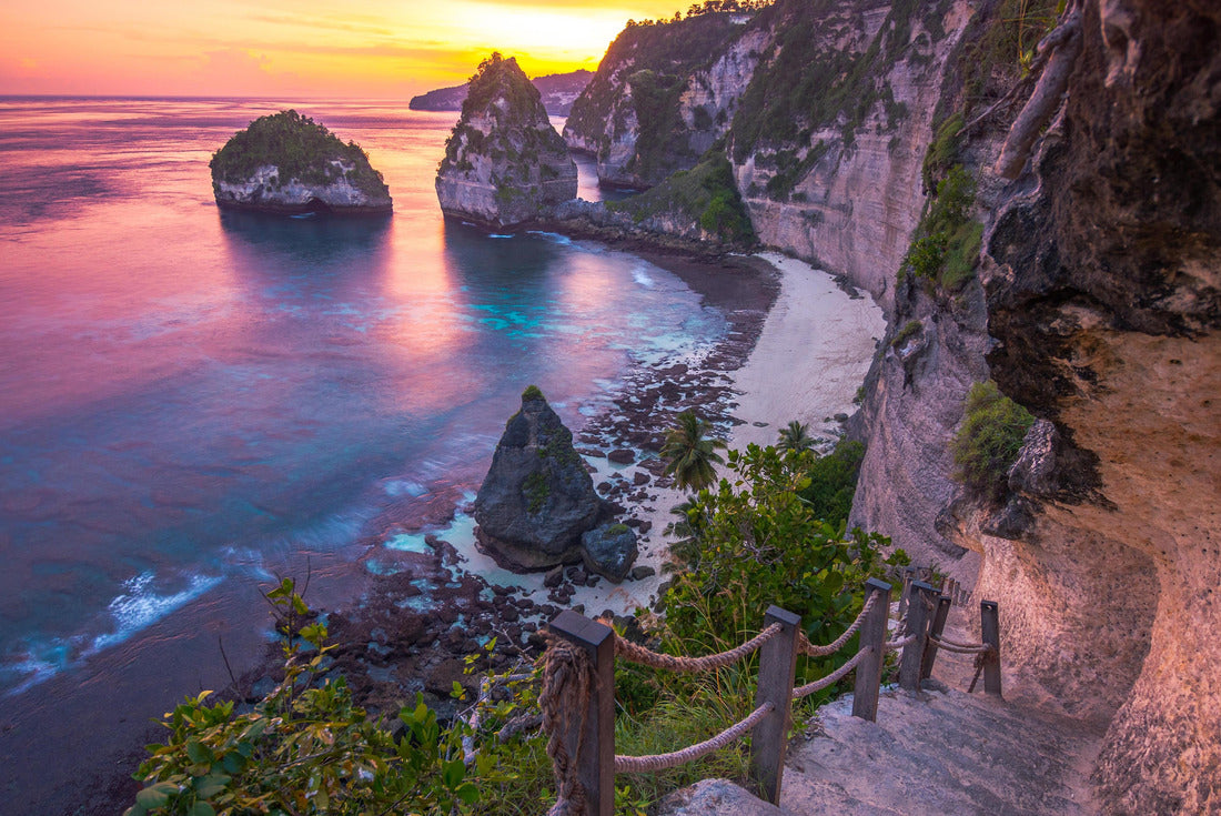 amazing beach of diamond beach in nusa penida, indonesia 2000pc Puzzle