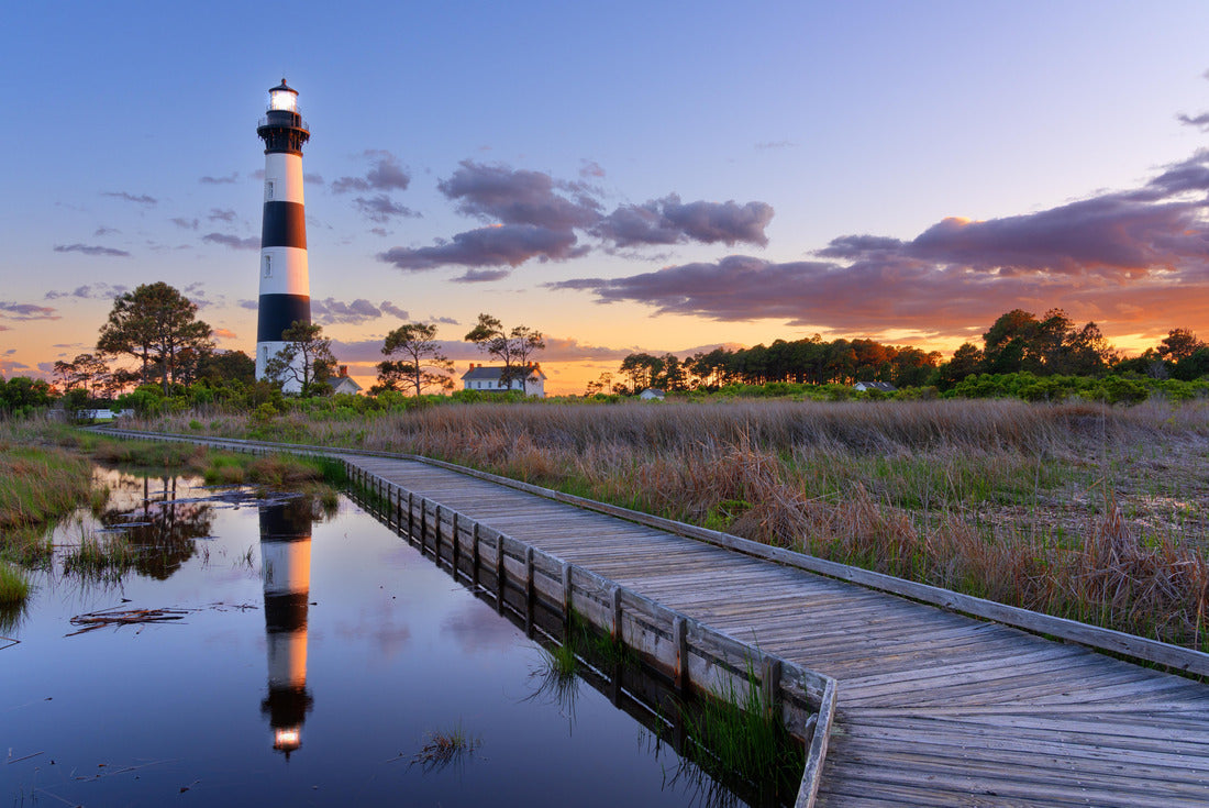The Bodie Island Light Station in the Outer Banks of North Carolina, USA 2000pc Puzzle