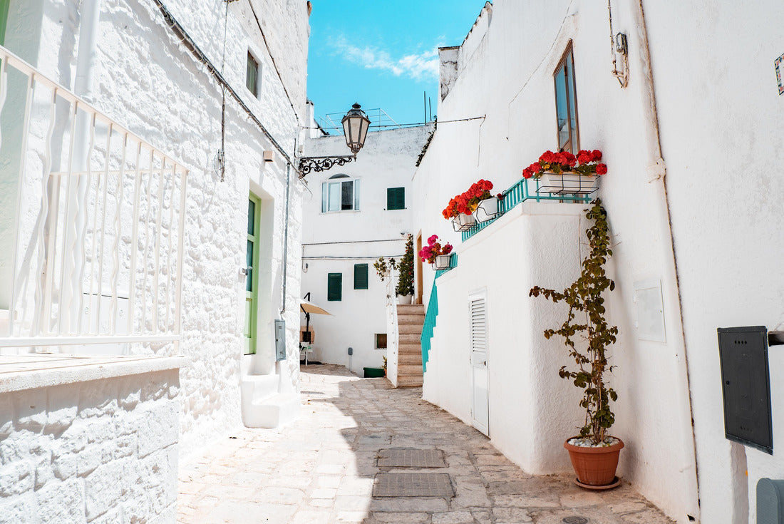 Quiet, cozy street in the historic part of the white city of Ostuni in southern Italy 2000pc Puzzle