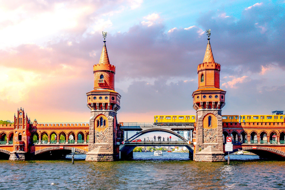 Oberbaumbrücke, bridge in Berlin, Germany 2000pc Puzzle
