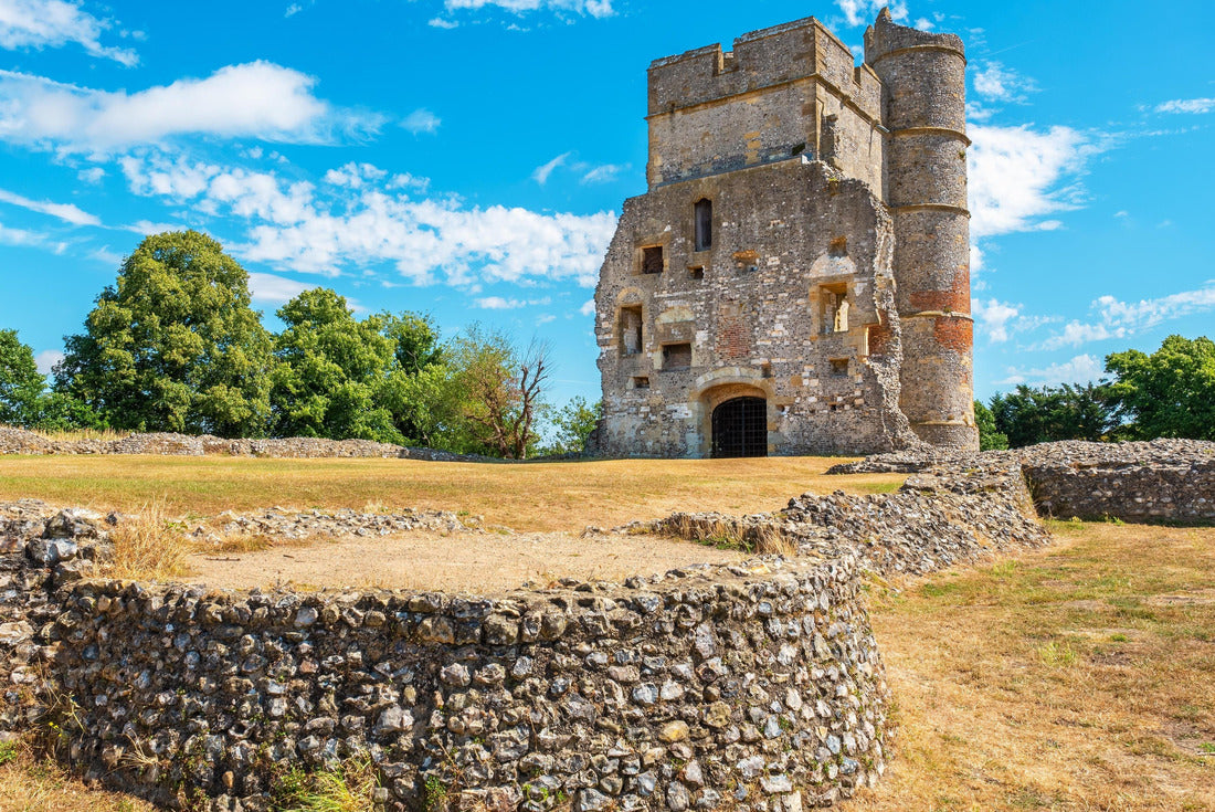 Looking at the rest of the ruins of Donnington Castle in Newbury. Berkshire, England 2000pc Puzzle