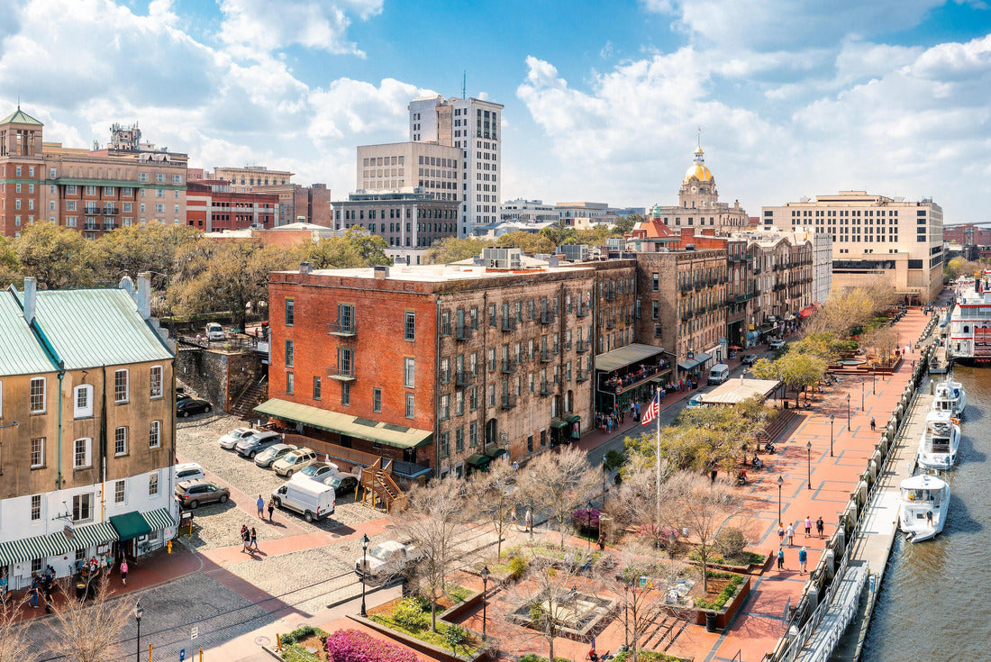 Aerial view of Savannah, Georgia skyline along River Street. Savannah is the oldest city in the U.S. state of Georgia and the county seat of Chatham County 2000pc Puzzle