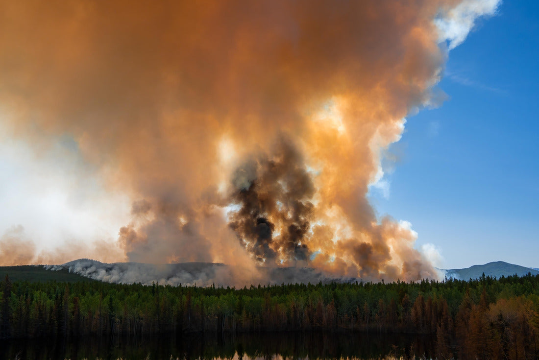 A forest fire has occurred in the Yukon Territory, Canada, creating smoke that fills the sky and obscures even the sunshine 2000pc Puzzle