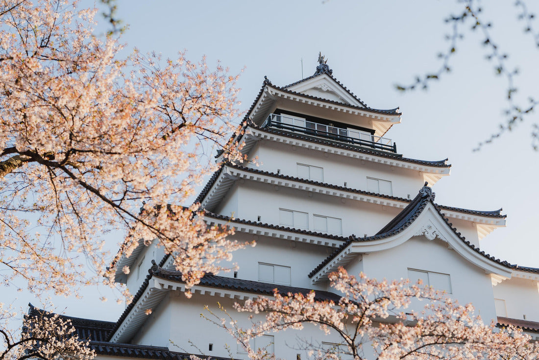 Aizu-Wakamatsu Castle, also called Tsuruga Castle, is a concrete replica of a traditional Japanese castle in northern Japan 2000pc Puzzle