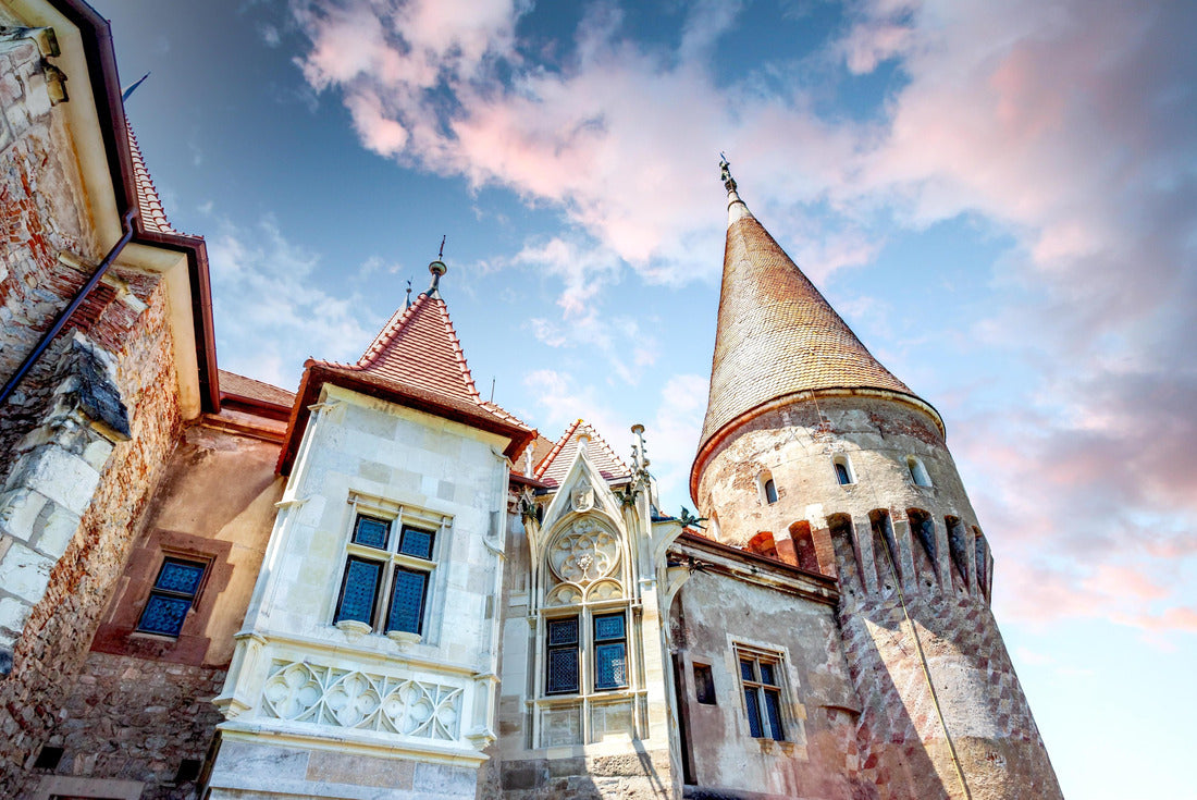 Castle Hunedoara, Iron Market, Rumania 2000pc Puzzle