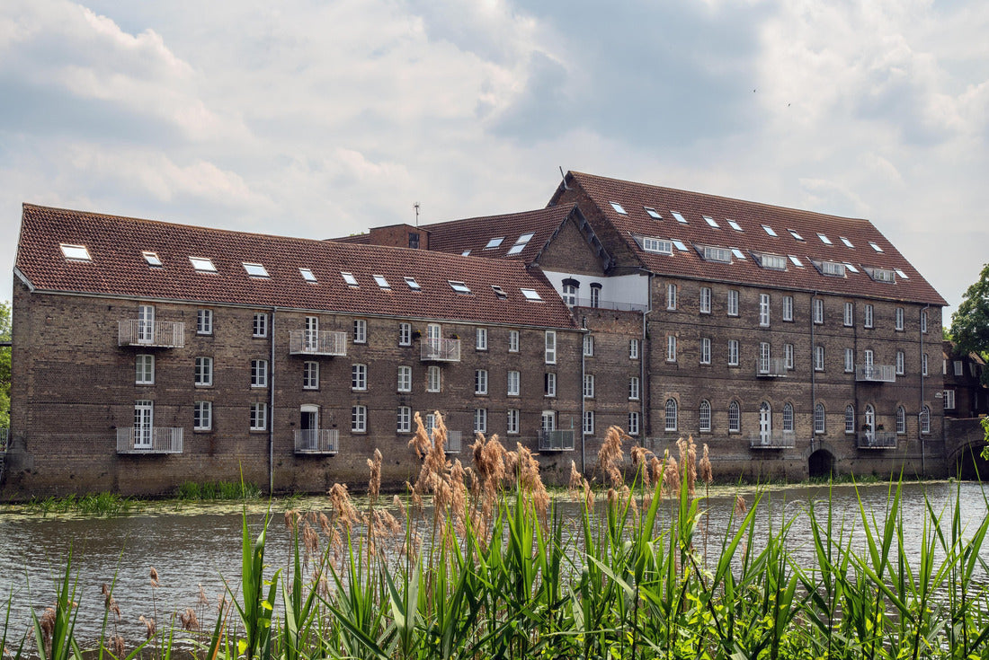 The old mill house on the Great Ouse river, Godmanchester, Huntingdon, Cambridgeshire, England 2000pc Puzzle