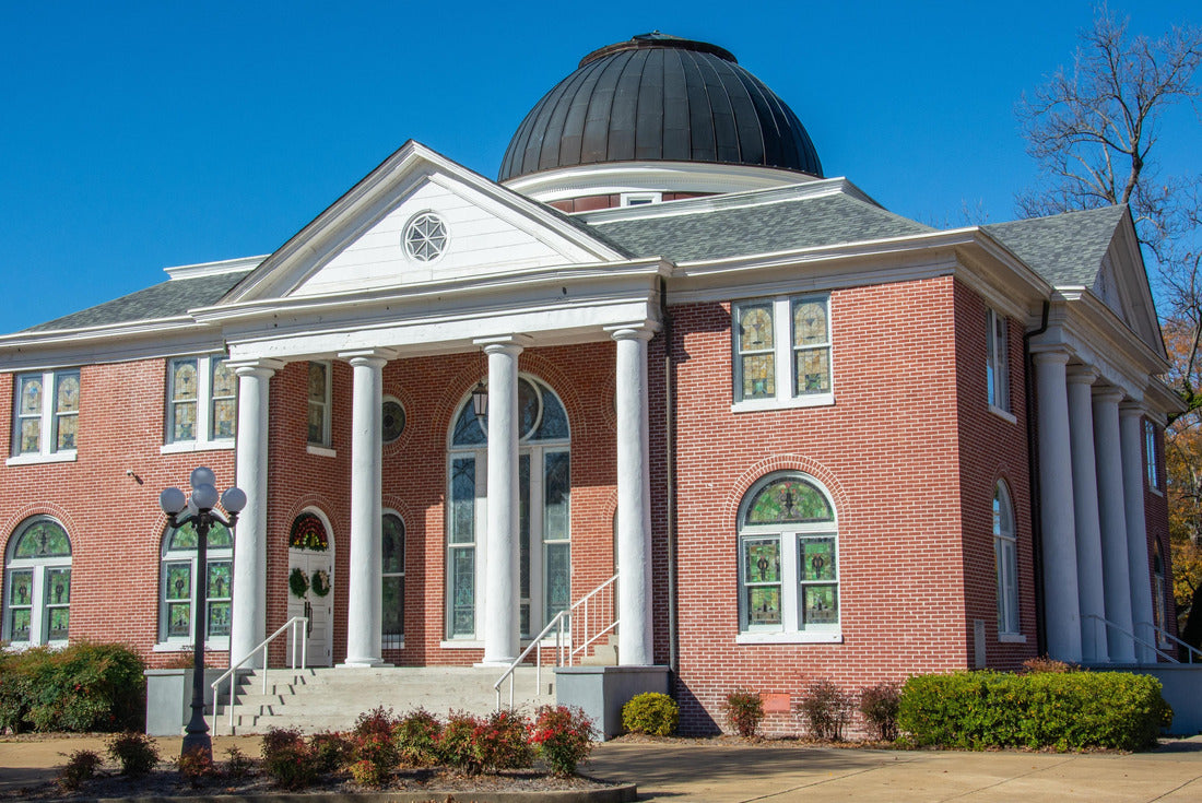 Early 20th century Neoclassical style Batesville First United Methodist Church with a central octagonal dome in Batesville, Mississippi, in Panola County 2000pc Puzzle