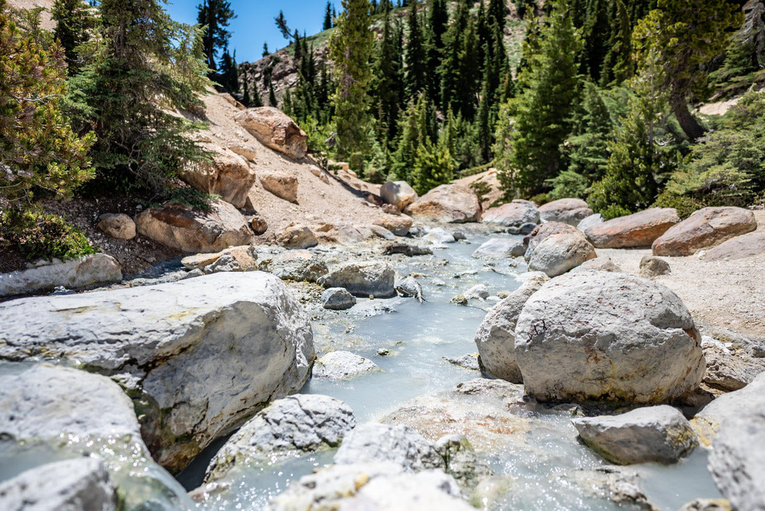 Overlook of Bumpass Hell hydrothermal area at Lassen Volcanic National Park, California, USA 2000pc Puzzle