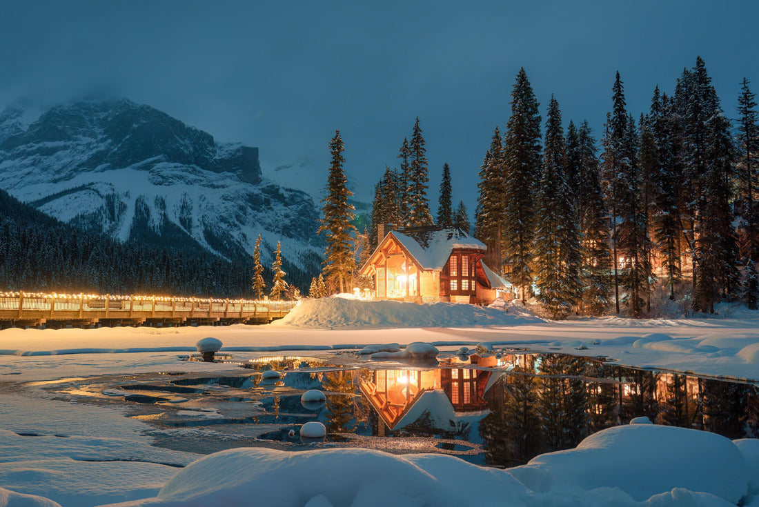 Beautiful view of Emerald Lake with snow-covered cabin nestled in rocky mountains and pine forest in Yoho National Park, British Columbia, Canada 2000pc Puzzle