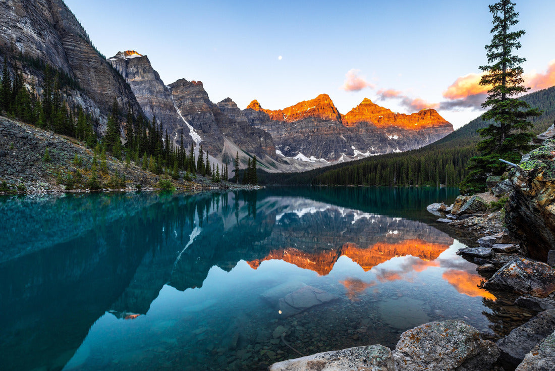 Moraine Lake in Banff National Park, Canadian Rockies, Alberta, Canada 2000pc Puzzle