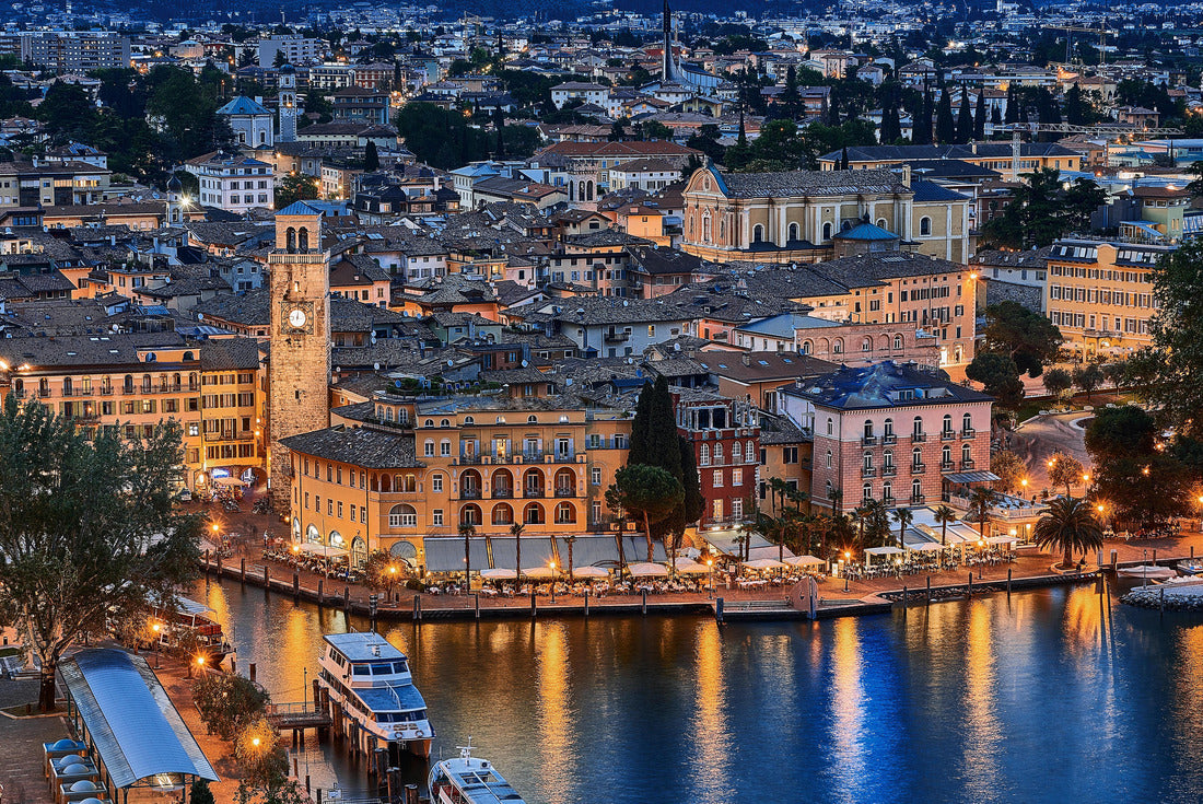 Beautiful night view of Riva del Garda, Lake Garda, Italy 2000pc Puzzle