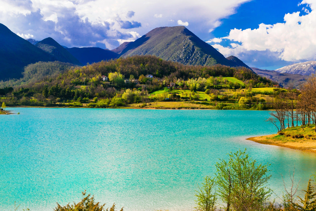 Beautiful autumn landscape with turquoise lake Lago di Castel San Vincenzo, Molise, Italy 2000pc Puzzle