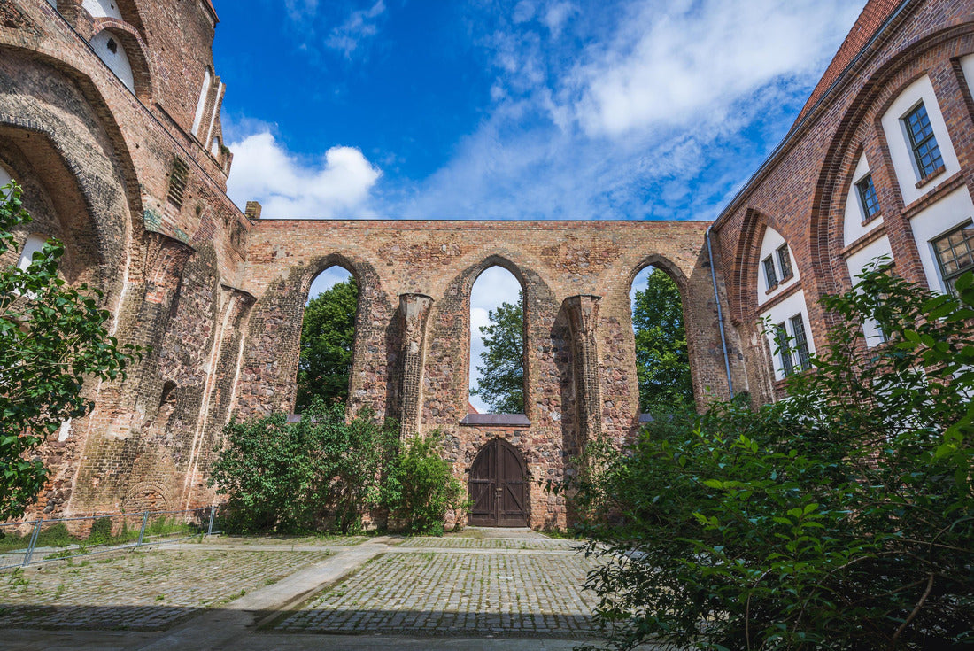 Courtyard of old church of St Sephan in Gartz, Brandenburg region in Germany 2000pc Puzzle