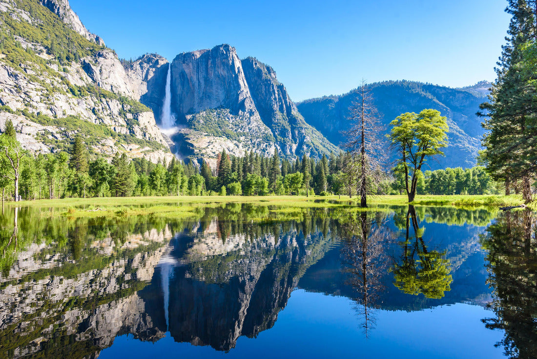 Noah Jigsaw Puzzle Yosemite National Park - Reflection in Merced River of Yosemite waterfalls and beautiful mountain landscape, hiking in the beautiful nature of California, USA 2000 pieces