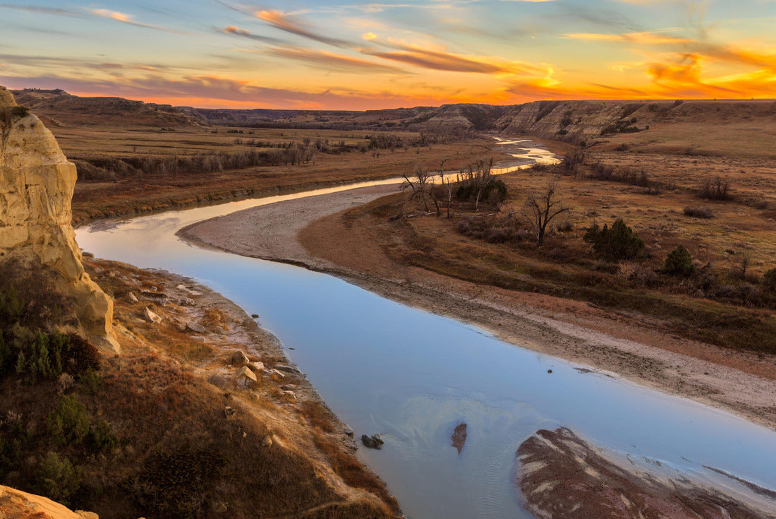 The Little Missouri River cuts through Theodore Roosevelt National Park, North Dakota 2000pc Puzzle