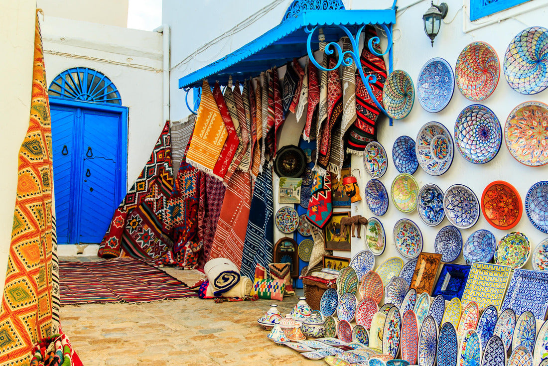 Noah Jigsaw Puzzle Souvenirs and carpets at the Tunisian market, Sidi Bou Said, Tunisia 2000 pieces