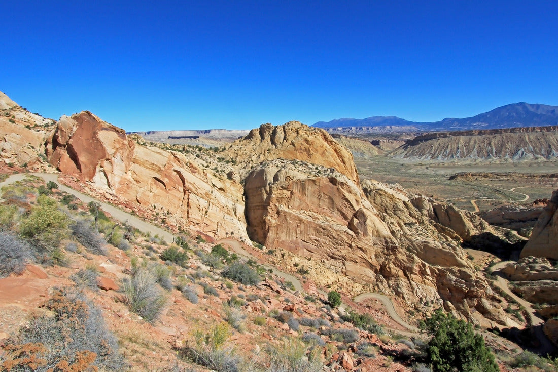Red rock landscape along Burr Trail and Capitol Reef National Park, Utah, USA 2000pc Puzzle