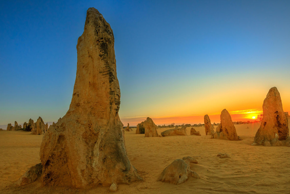 Giant limestone formation at dusk. The Pinnacles Desert in Nambung National Park, offers, at sunset, the show with the best colors 2000pc Puzzle