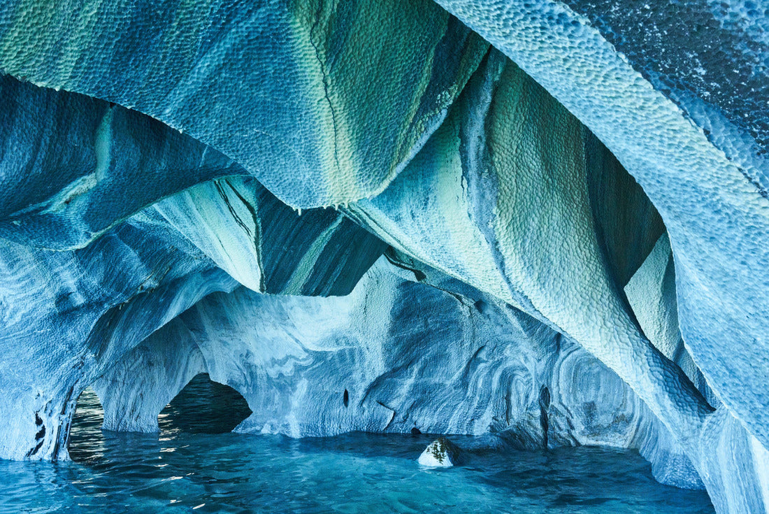 The marble caves of Patagonia, Chile. Turkish colors and magnificent shapes create images of unearthly beauty, designed by nature 2000pc Puzzle