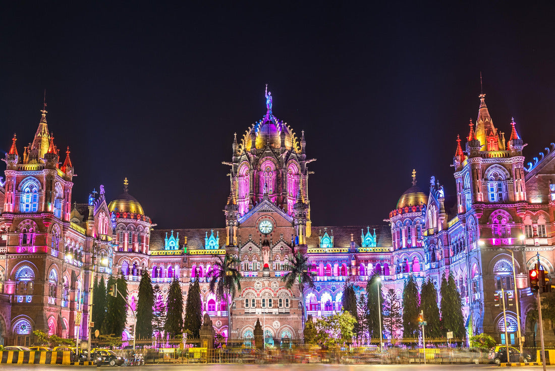 Chhatrapati Shivaji Maharaj Terminus, a UNESCO world heritage site in Mumbai - Maharashtra, India 2000pc Puzzle