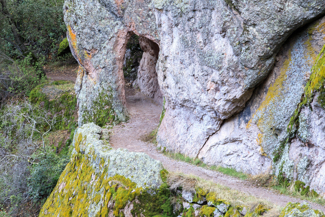 Tunnel Rock High Peaks Trail. Pinnacles National Park, California, USA 2000pc Puzzle