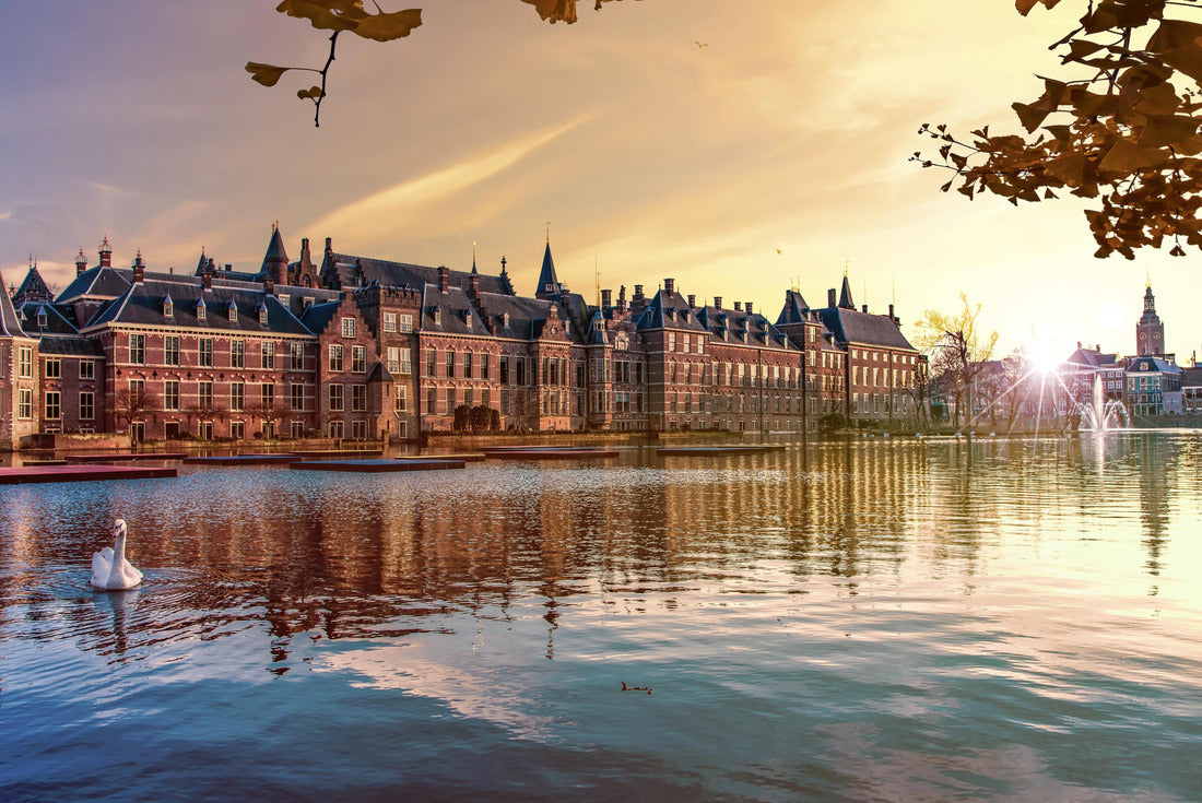 Sunset on the Binnenhof building and The Hague city reflected on the pond with a swan swimming on it, Netherlands 2000pc Puzzle
