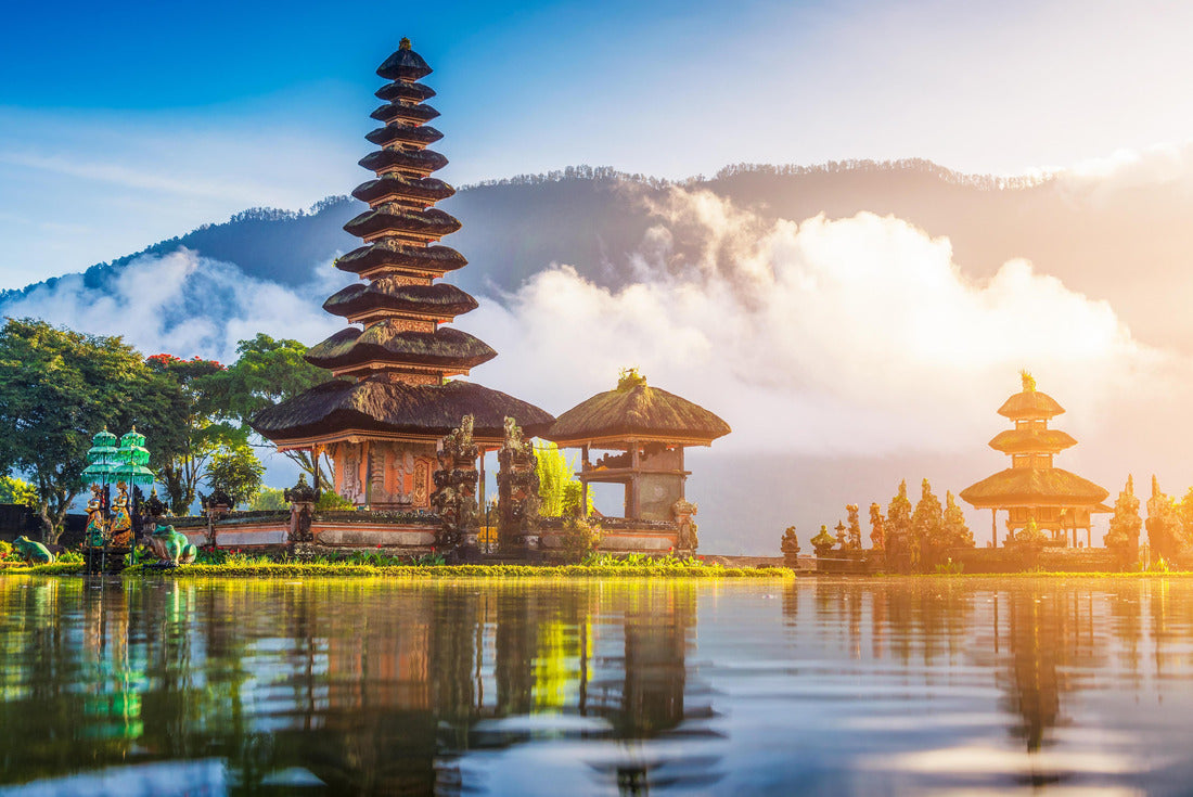 Noah Jigsaw Puzzle Beautiful landmark, pura ulun danu bratan temple in Bali, indonesia on sunrise 2000 pieces