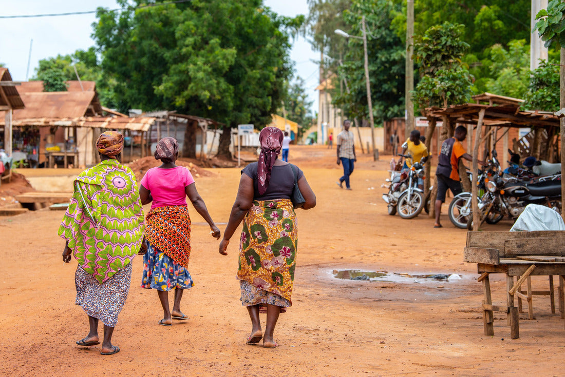 Noah Jigsaw Puzzle Village Togoville in Togo. Women walk in African outfits in the village. Voodoo religion in Togo, West Africa. Markets Togoville and Lomé voodoo 2000 pieces